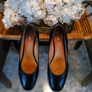 Elegant and Functional Black Pumps (10.5M - 41)